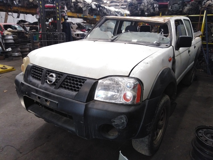 Nissan TERRANO D/CAB., 4x4 , 2.4LTS., MEC., GASOLINA. 2004